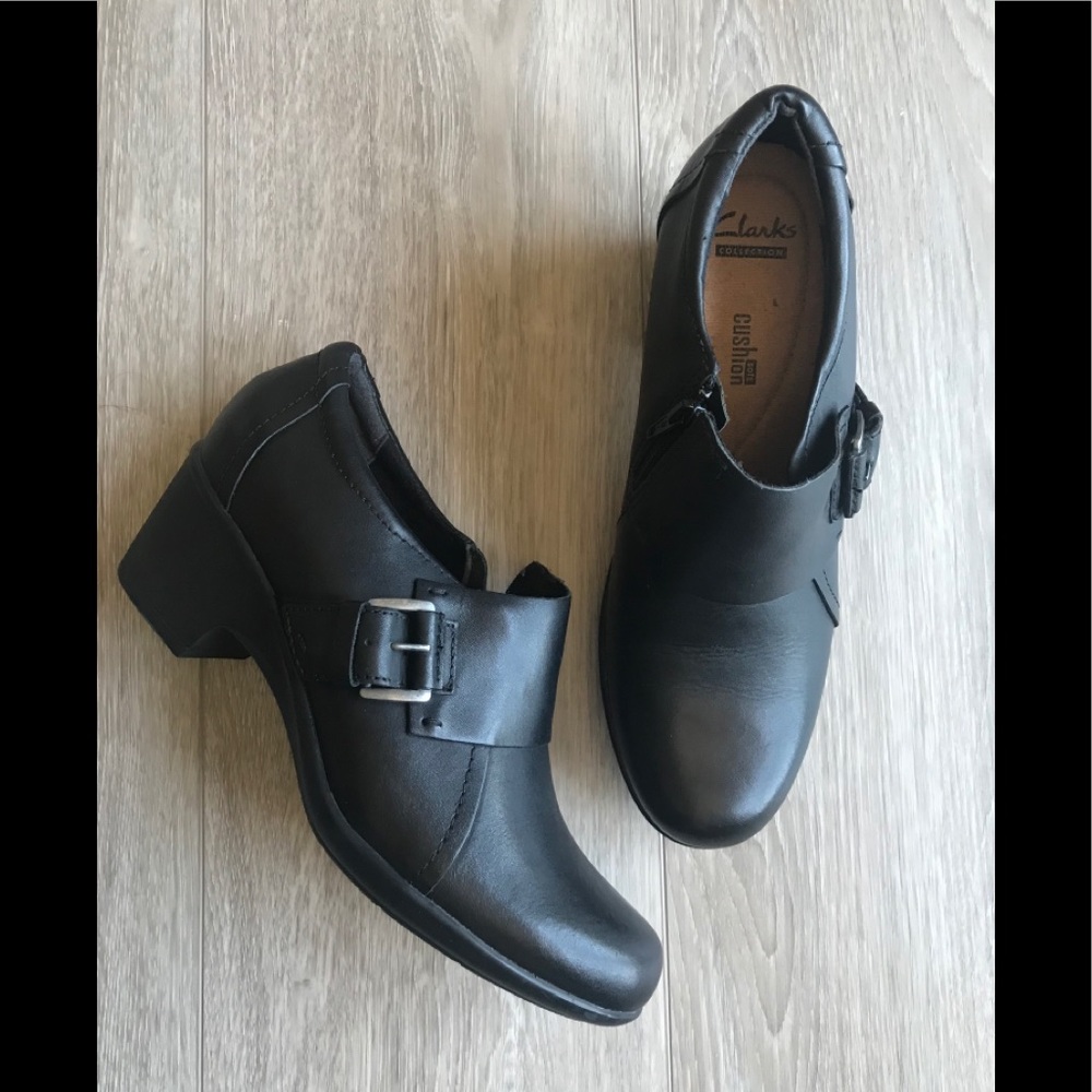 EUC!! Clarks Black Leather Buckle Ankle Booties, BARELY worn!! Comfy all day!